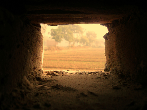 ¡Sí hay una luz al final del tunel! y se respira libre además, sigue avanzando aunque sea arrastrándote, pero ¡sigue avanzando!