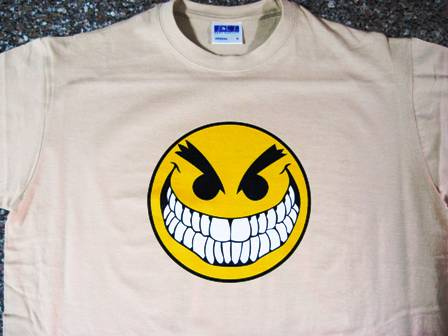 La camiseta de la empresa representa lealtad, asegúrate que debajo lleves otra con tu nombre.