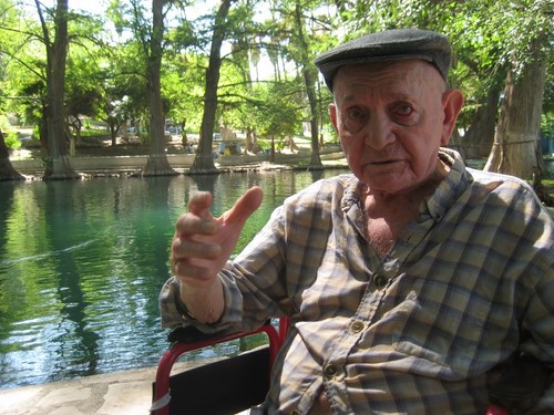 Don Vidal García Canales en el Ojo de Agua de Lampazos, Nuevo León, México.