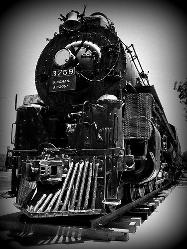 Un tren antígüo, símbolo del "último viaje" y deprimente además... ¿para qué ver así las cosas?